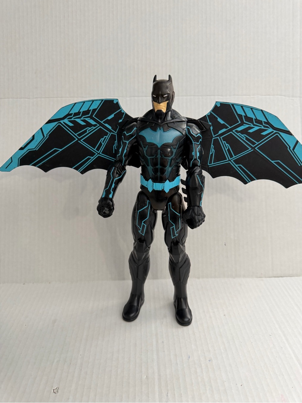 DC Comics Spin Master Batman Bat-Tec Deluxe Light Up Action Figure